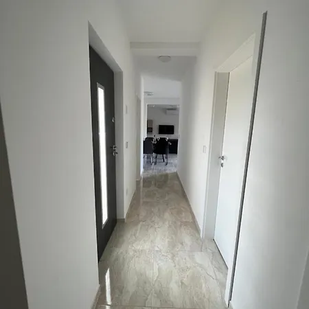 펜션 Modern Ula 브르토니글라