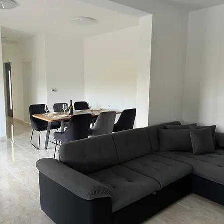 בית נופש Modern Ula ברטוניגלה