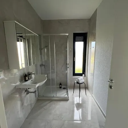 Modern Ula בית נופש ברטוניגלה