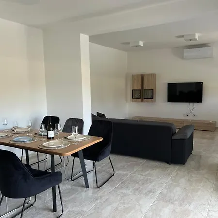 Modern Ula Vakantiehuis Brtonigla