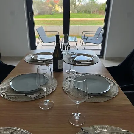 Modern Ula בית נופש ברטוניגלה