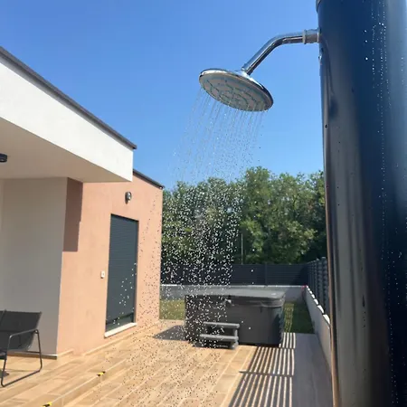 Modern Ula Vakantiehuis Brtonigla
