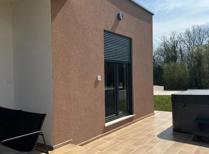 Modern Ula 펜션 브르토니글라