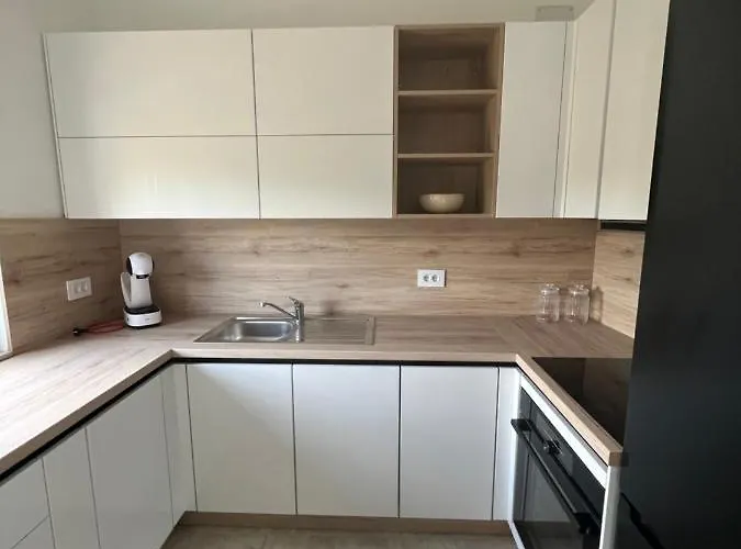 Modern Ula 펜션 브르토니글라