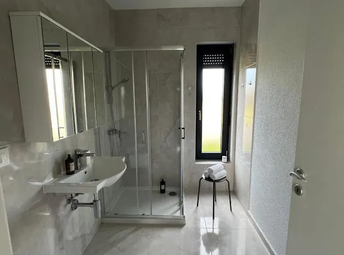 Modern Ula 펜션 브르토니글라