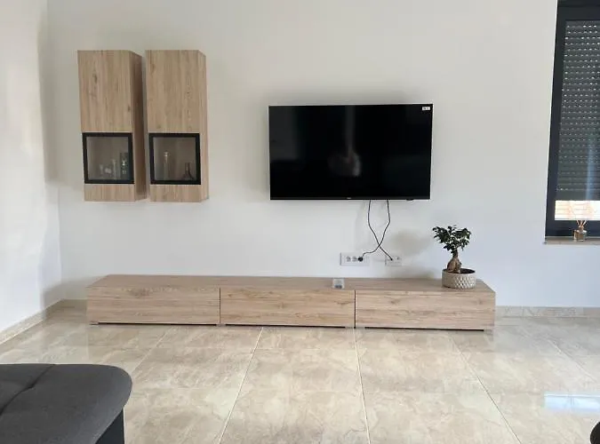 펜션 Modern Ula 브르토니글라