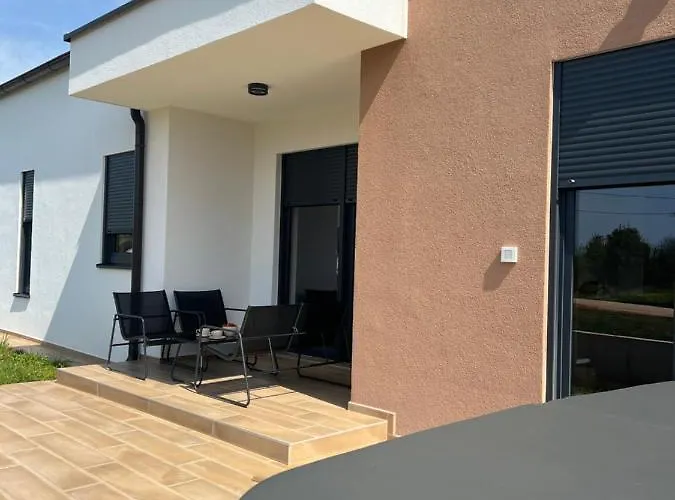 Modern Ula 펜션 브르토니글라